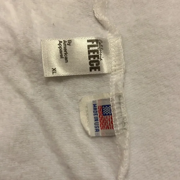 California fleece jogging pants XL and jacket L, but runs a little small. - Picture 6 of 8